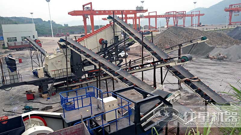 反击式破碎机作业现场 反击式破碎机作业现场